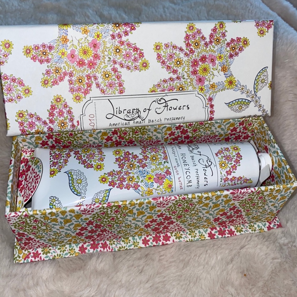LIBRARY OF FLOWERS
Honeycomb Handcreme